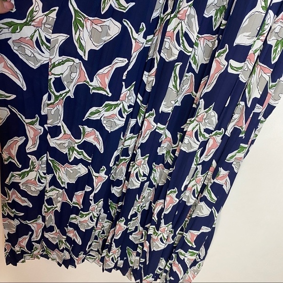 J.O.A. High Neck Pleated Floral Midi Dress Sz M - Picture 8 of 12